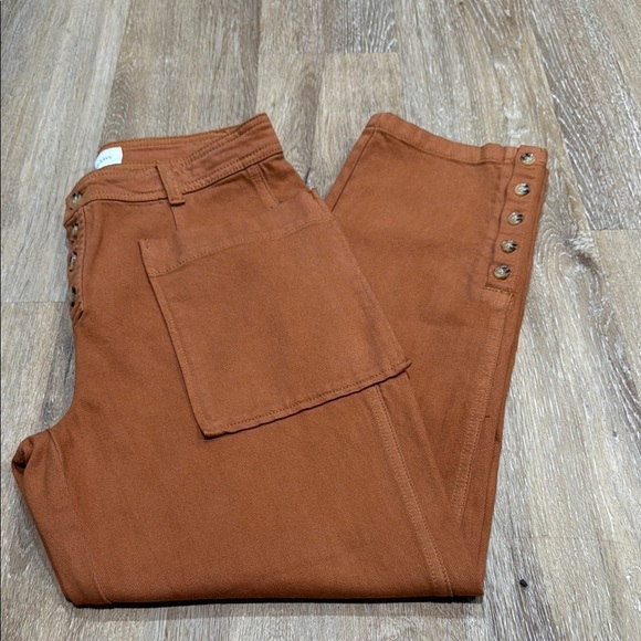 Something Navy Size 6 Tan Capris Front Pockets - Picture 5 of 13